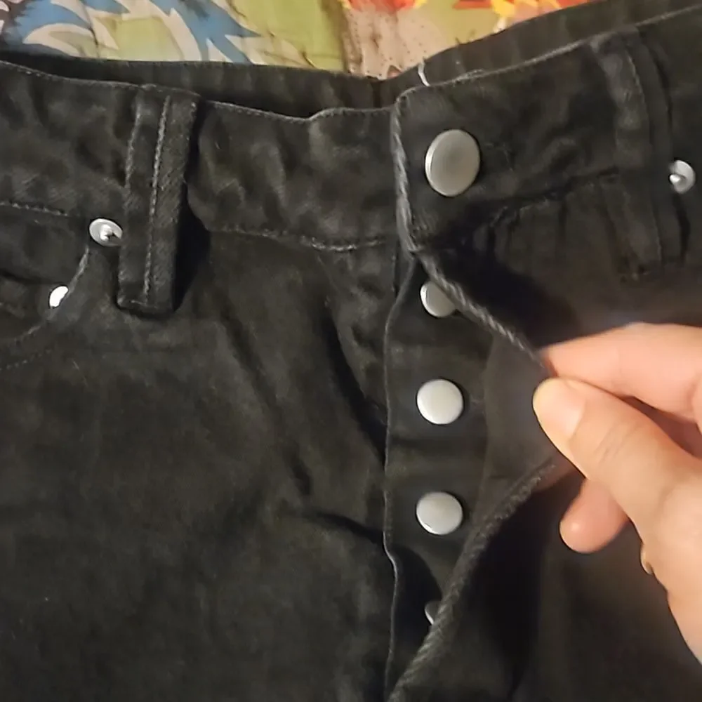 PEACH Love  Denim Distressed Shorts Black S